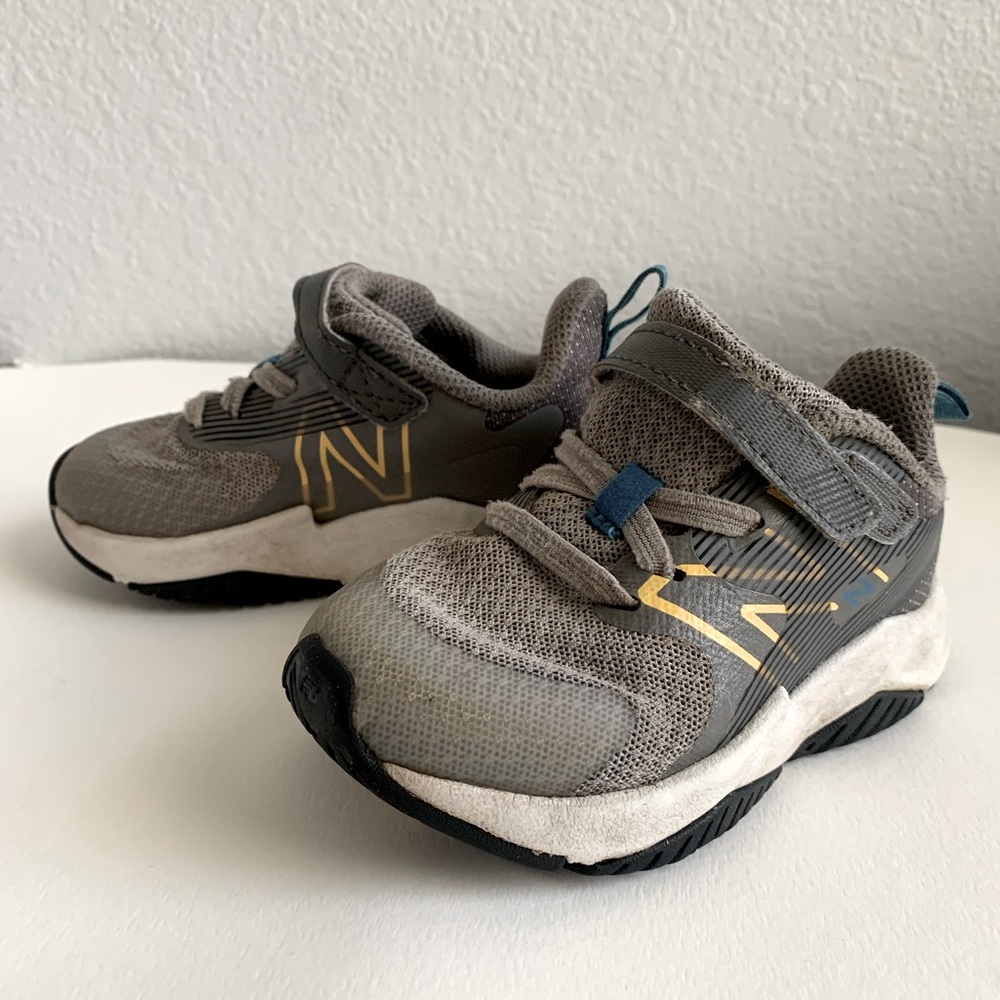 Toddler Sz 7 Wide New Balance Tennis Shoes EUC